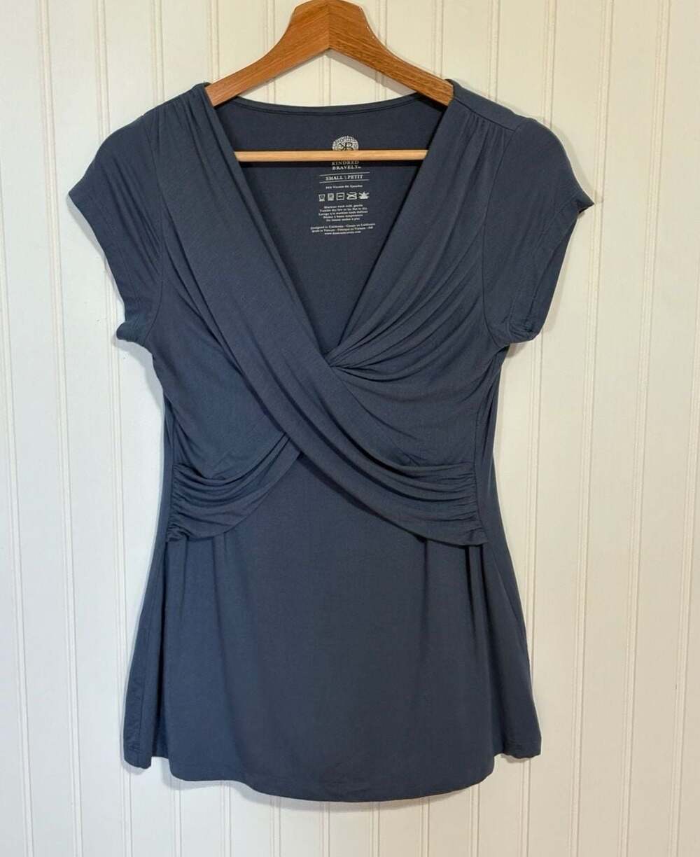 Kindred Bravely Blue Maternity Nursing Top V-Neck Short Sleeve Small